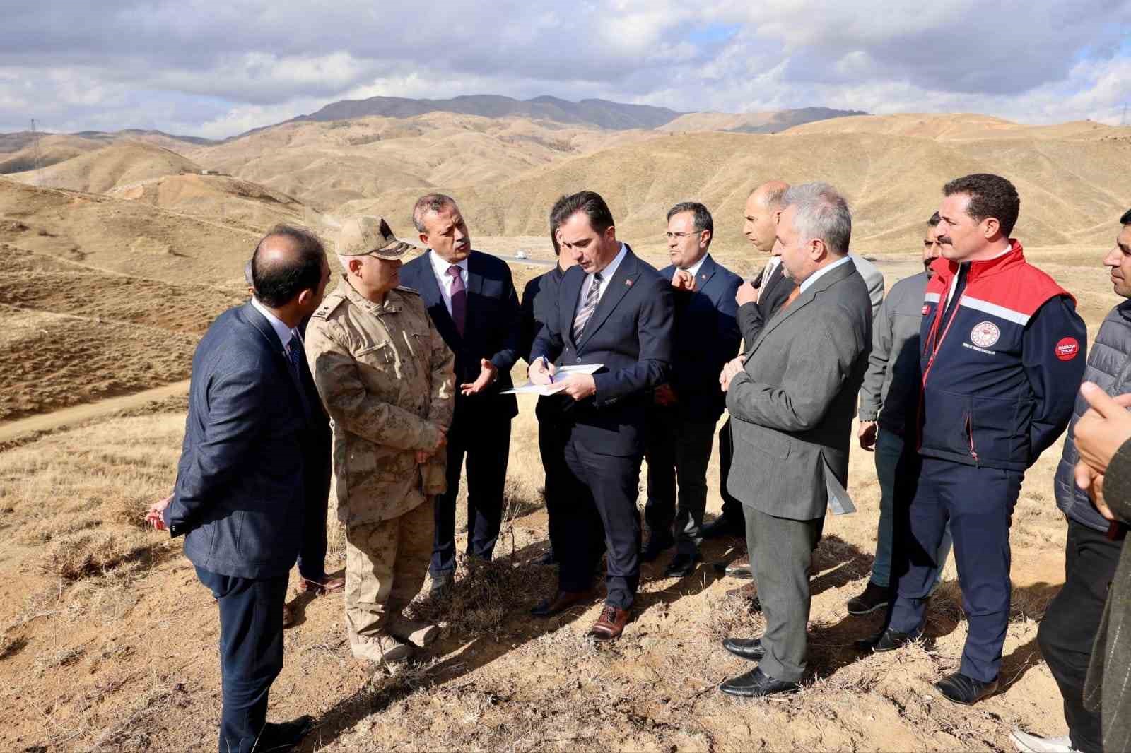 Vali Karakaya, 387 askerin şehit düştüğü bölgede
