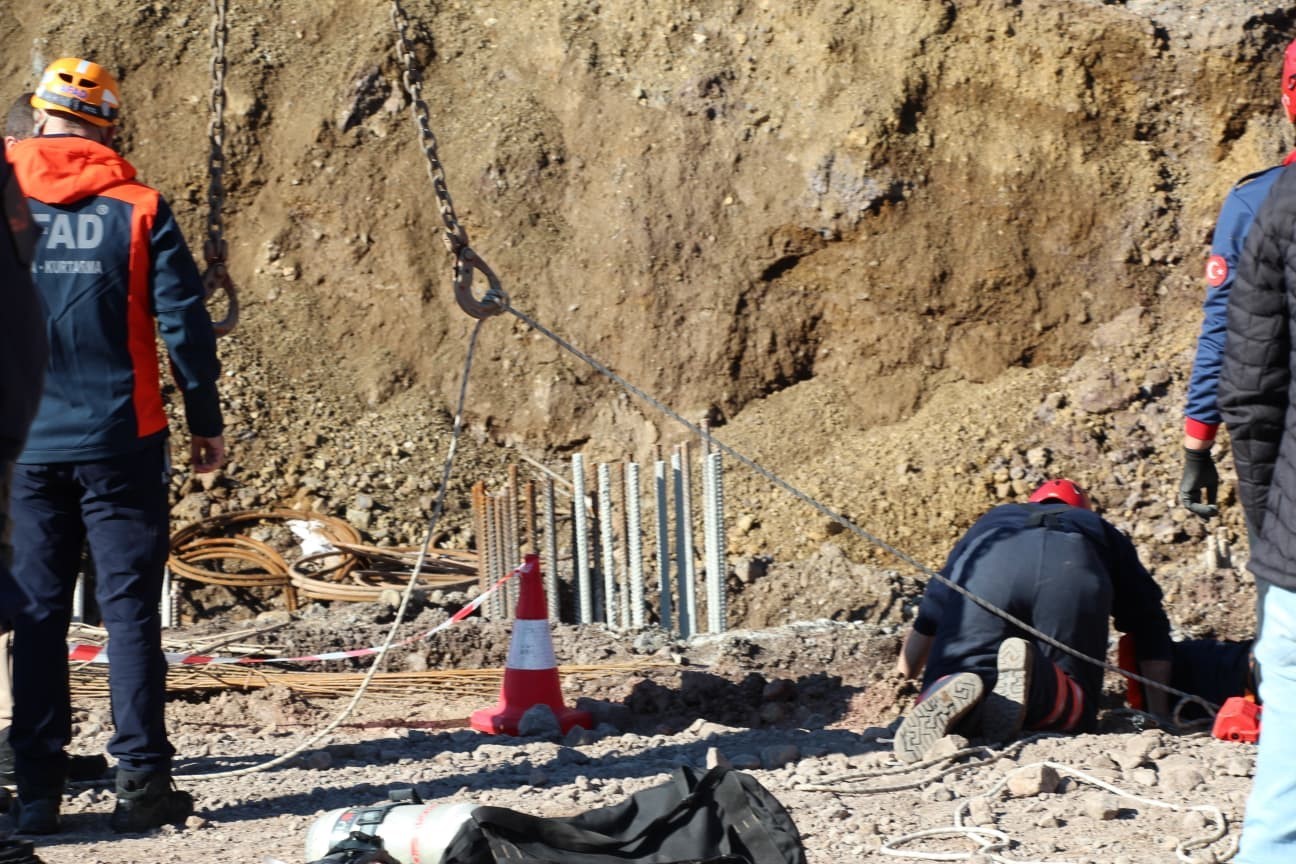 İşçi 30 metrelik kuyuya düştü, ekipler seferber oldu