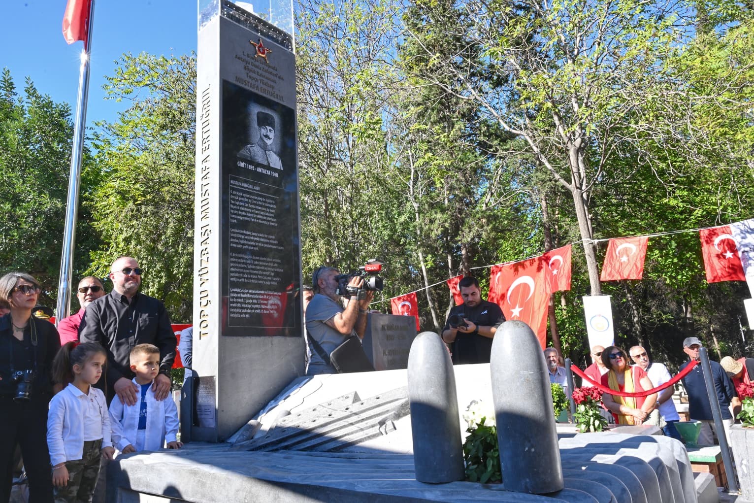 Antalya’nın kahramanı Mustafa Ertuğrul Aker’in anıt mezarı törenle açıldı