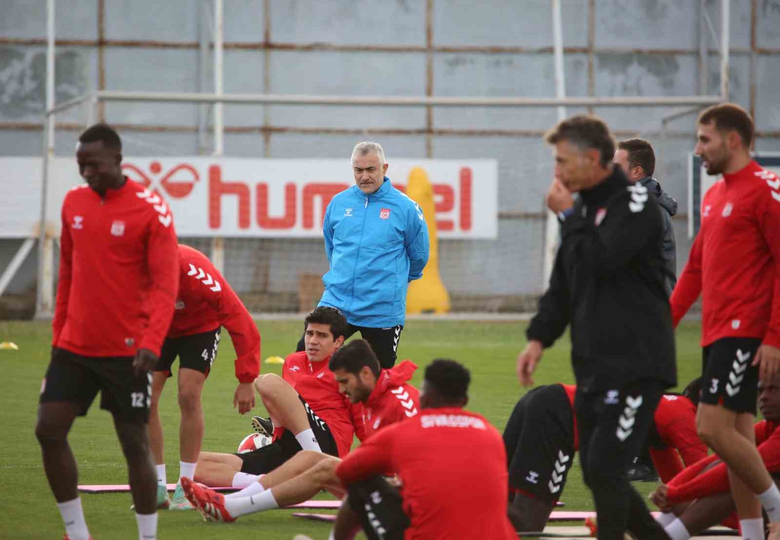 Mehmet Altıparmak: "Öncelikli hedefimiz play-off"