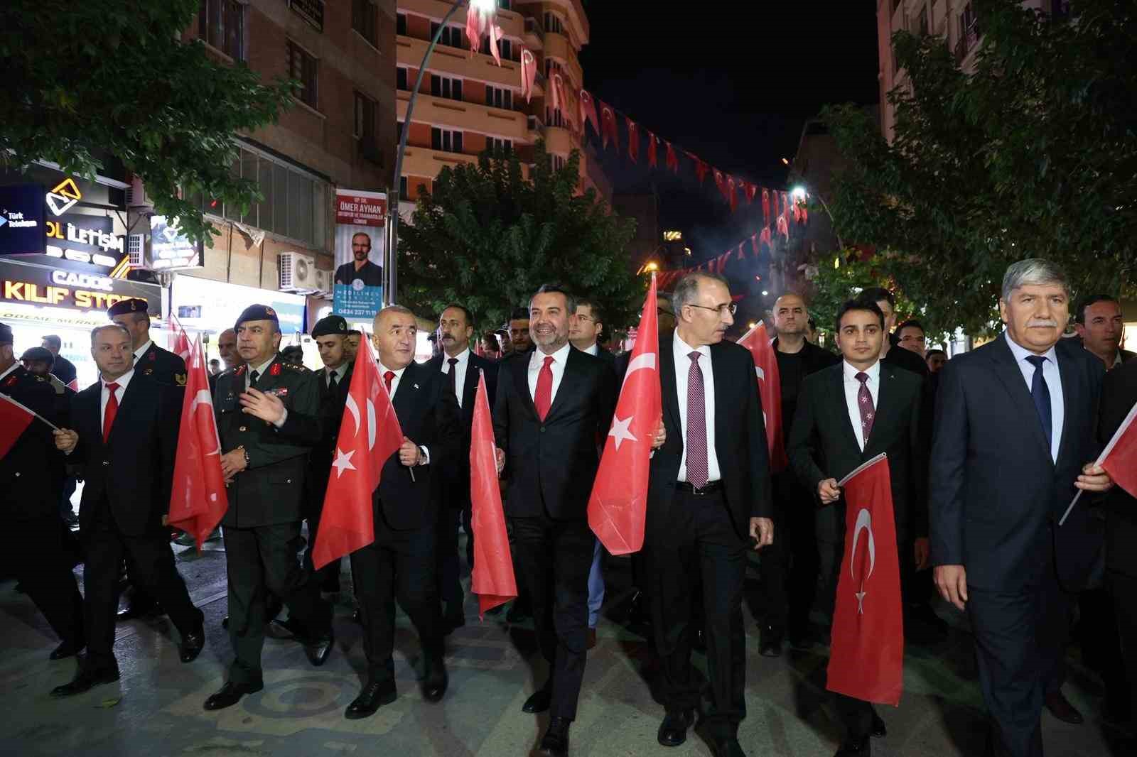 Elazığ’da ’Fener Alayı’ yürüyüşü
