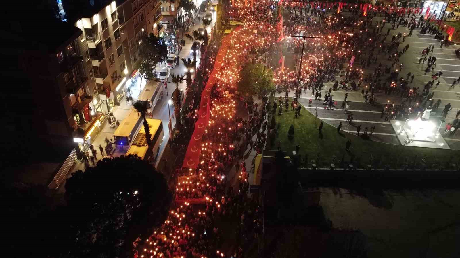 Çanakkale’de Cumhuriyet coşkusu fener alayıyla taçlandı
