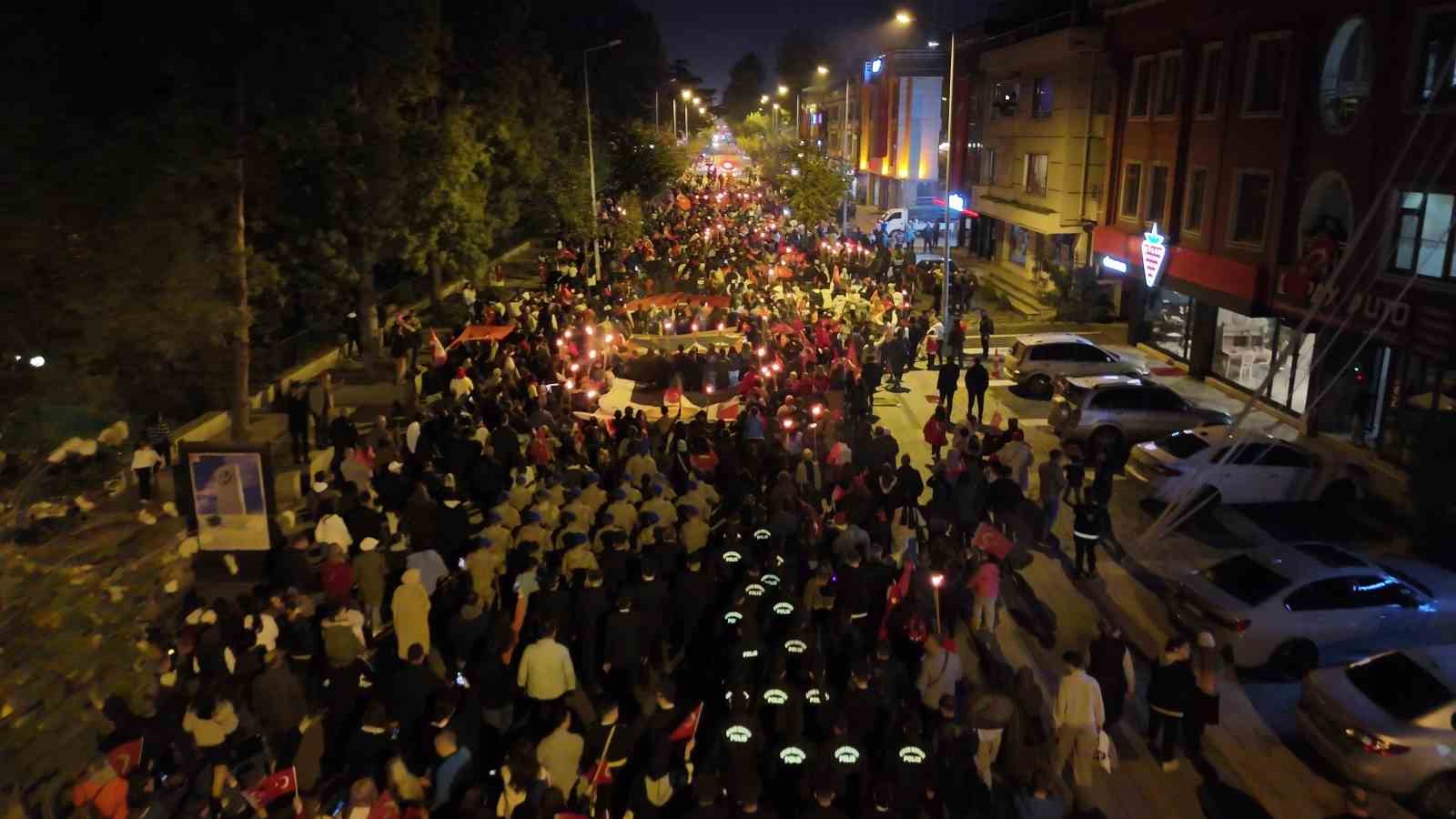 D&uuml;zce&rsquo;de Cumhuriyet coşkusu
