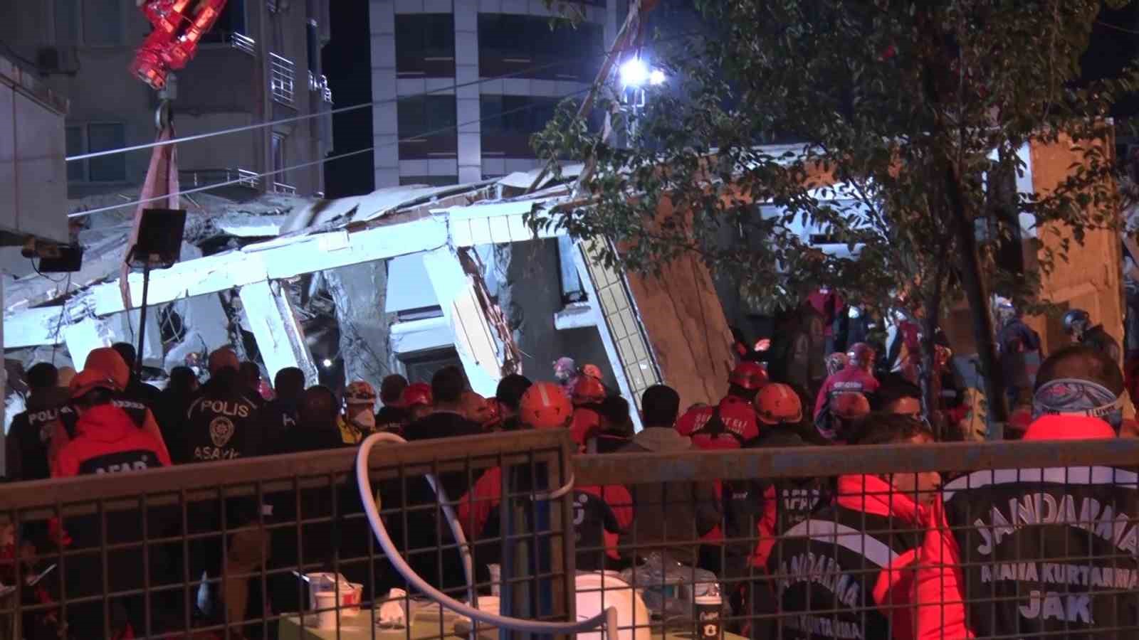 Kocaeli&rsquo;nde arama kurtarma &ccedil;alışmalarında 16 saat geride kaldı
