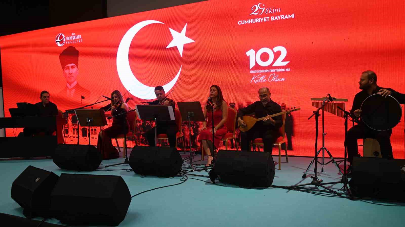 Cumhuriyet ile yaşıt 102 yaşındaki Ali amca bayramını protokolde kutladı
