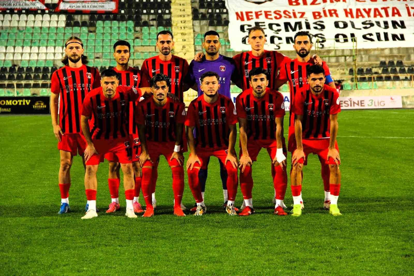 Denizli İdmanyurdu mütevazi kadrosuyla yoluna devam ediyor