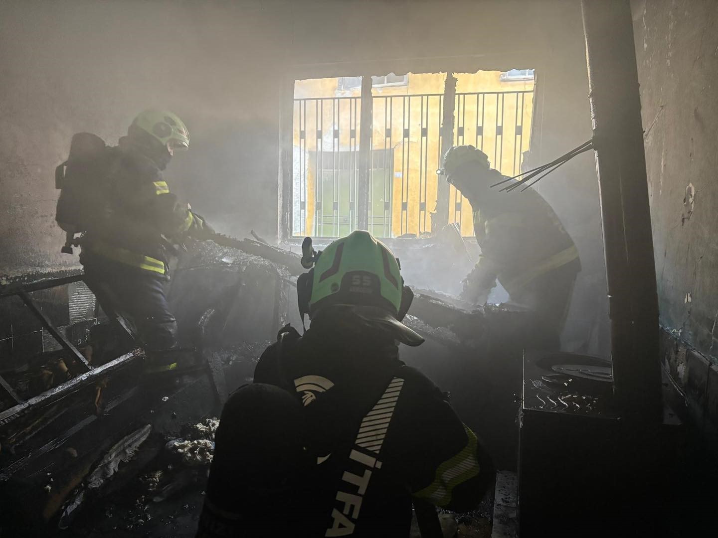 Giriş katında başlayan yangın evi k&uuml;le &ccedil;evirdi
