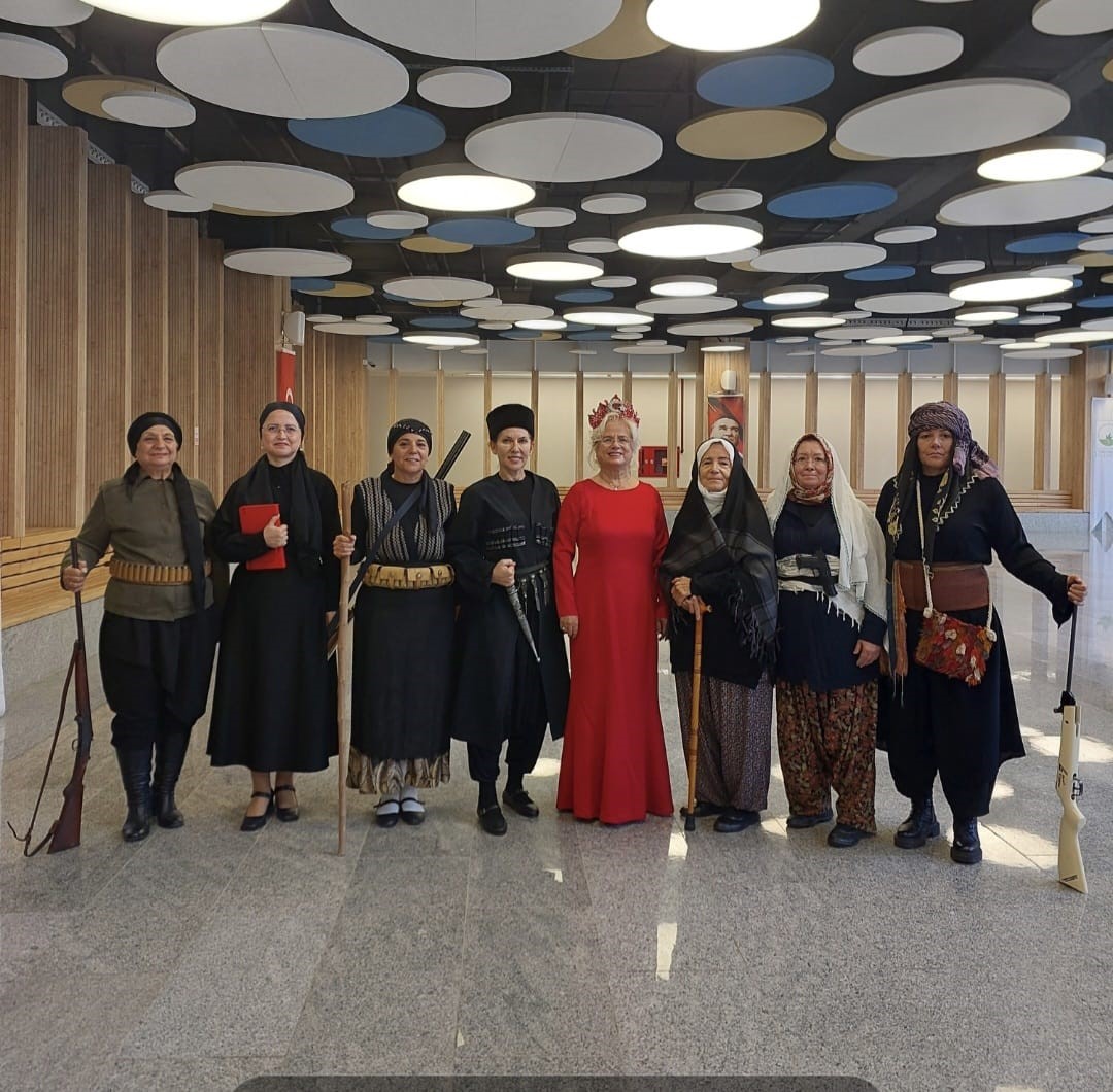 Nilüfer Kadın Korosu’ndan Cumhuriyet defilesi
