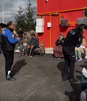 Bayburt’ta ‘Gezici Kütüphane’ köy köy geziyor
