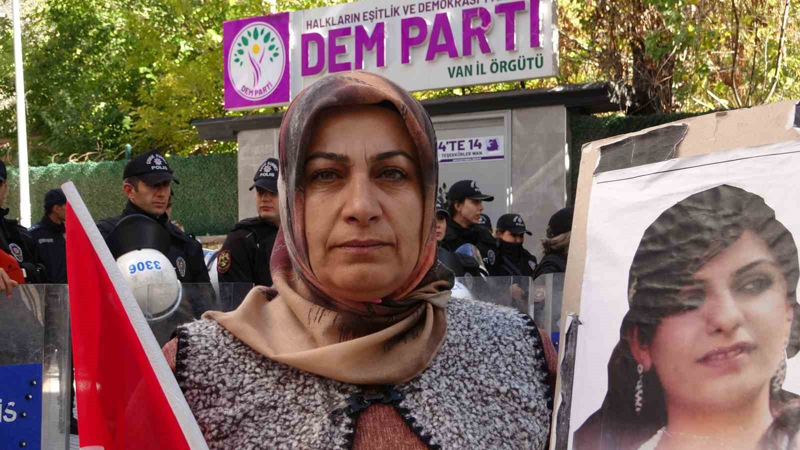 Vanlı aileler bu kez dualarla yürüdü