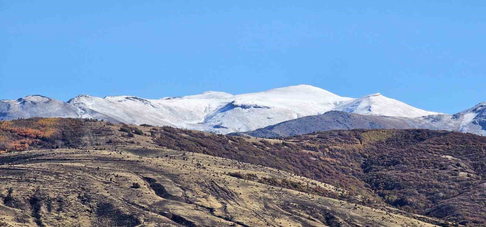 Tatvan’ın yüksek kesimleri beyaza büründü
