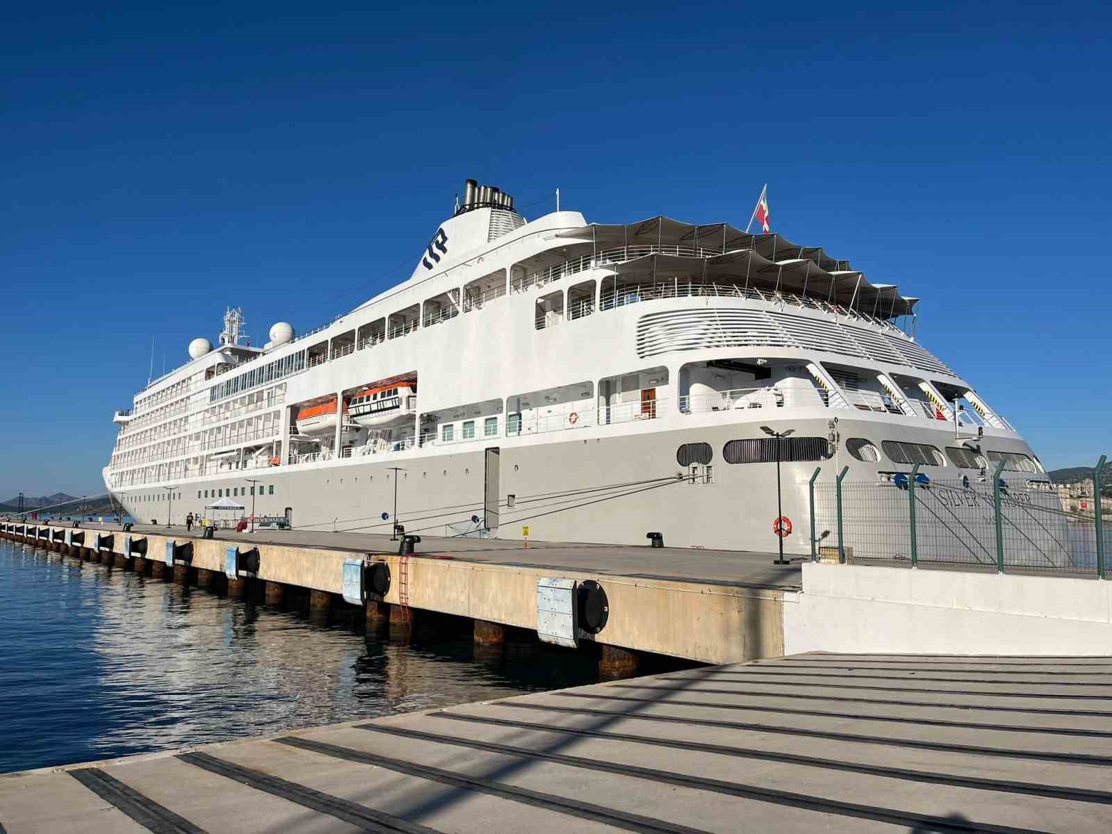 Bodrum&rsquo;da kruvaziyer turizmi devam ediyor
