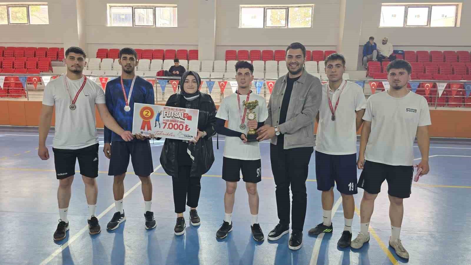 Battalgazi’de 22 takımın mücadele ettiği turnuva tamamlandı