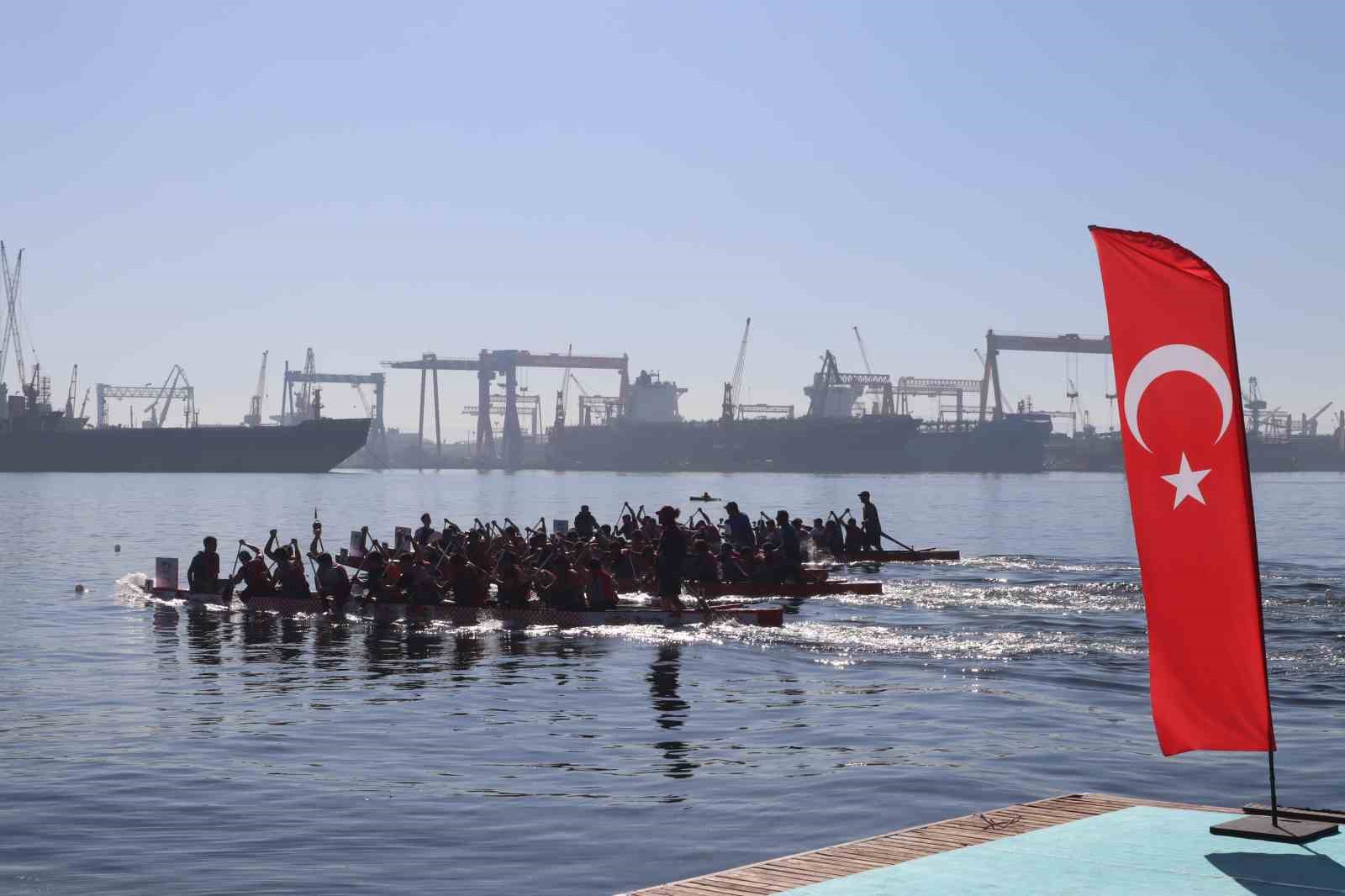 ’Pendik Cumhuriyet Kupası Dragon Bot Yarışları’nda öğrenciler birincilik için kürek çekti
