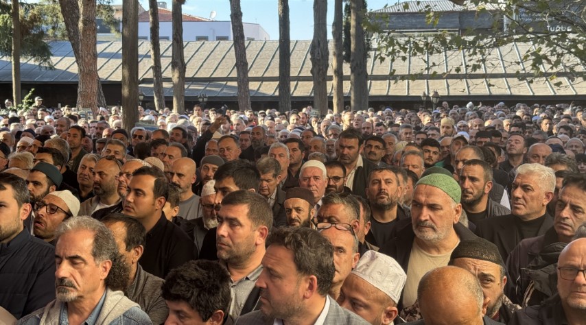 Enkazda kalan 4 kişilik Bilir ailesi, son yolcuklarına uğurlandı