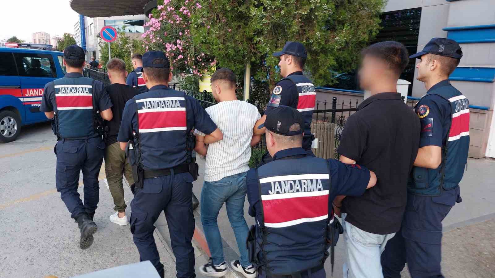 Kavga ettikleri şahsın sığındığı evin sahibini sopayla ağır yaralayan 3 kişiye 10’ar yıl hapis