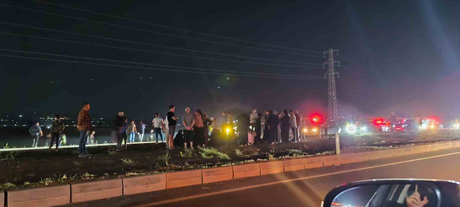 Lastiği patlayan otomobil tarlaya u&ccedil;tu: 1 &ouml;l&uuml;, 2 yaralı
