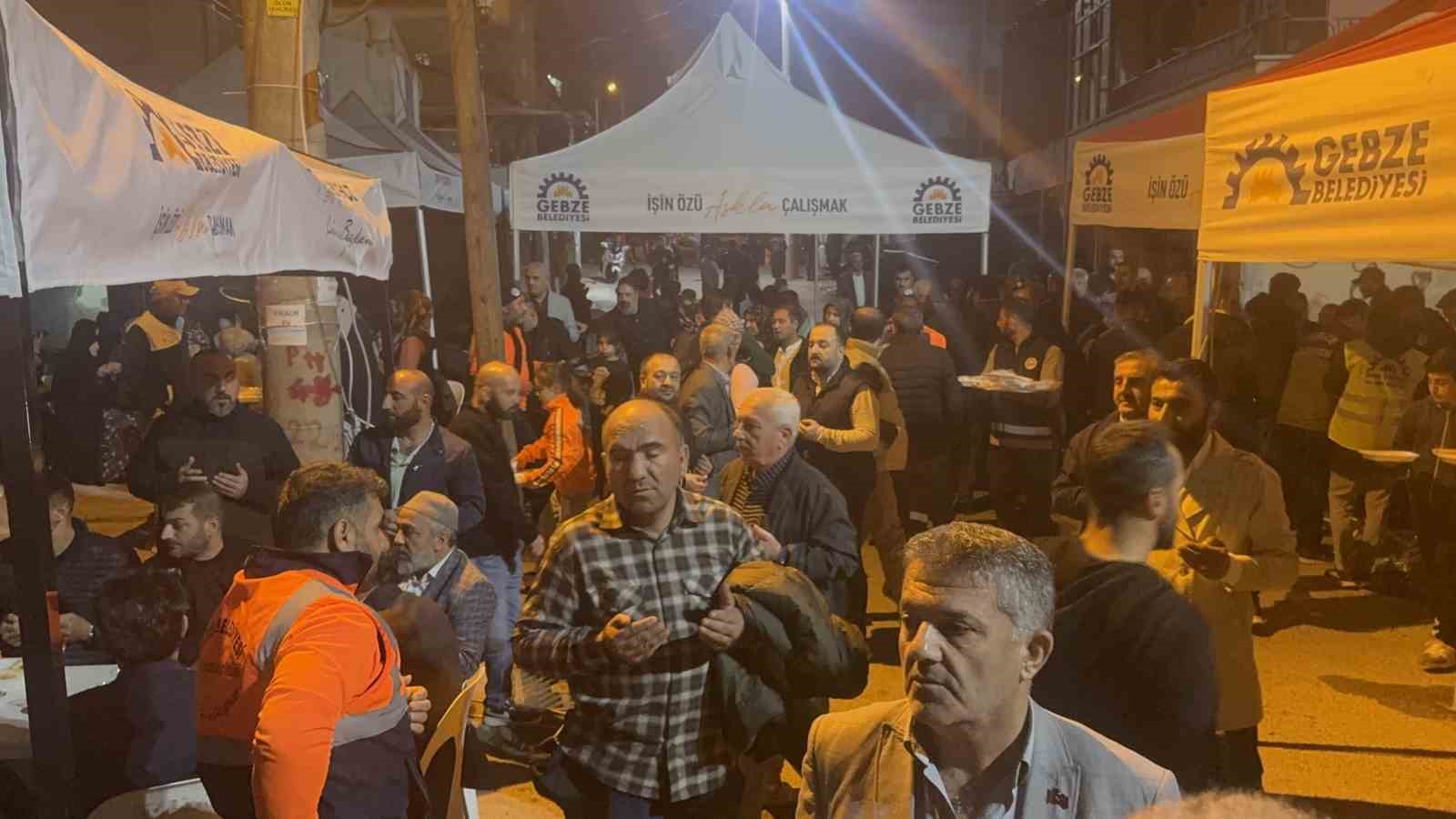 Enkazda ailesini kaybeden gen&ccedil; kıza akrabası sahip &ccedil;ıkacak
