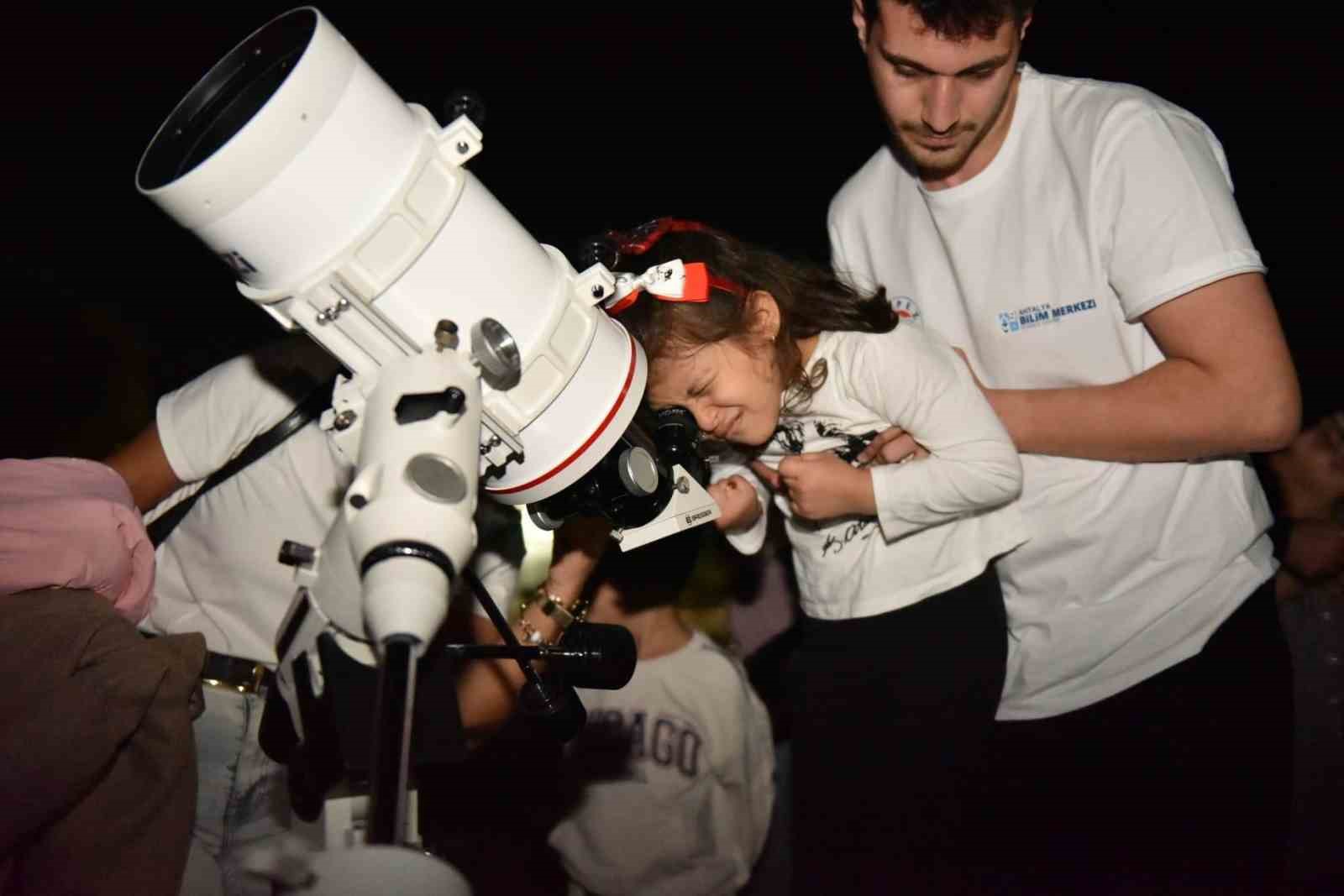 Kepez’de "Cumhuriyet ve Bilimle Gece Gözlemi" etkinliği
