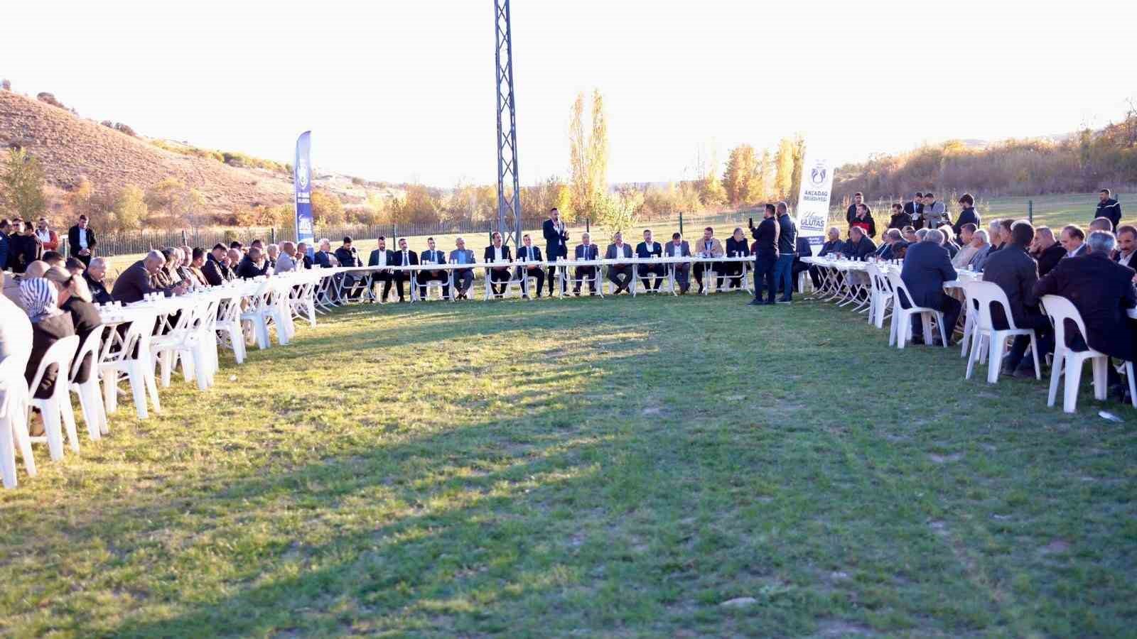 AK Parti heyeti Akçadağ’da muhtarlarla buluştu
