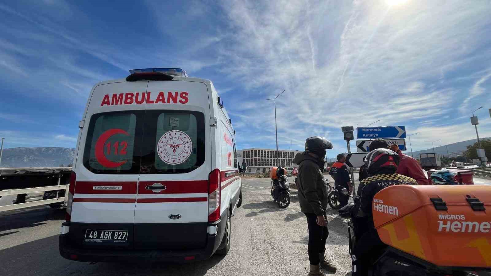 Menteşe&rsquo;de motosikletliler &ccedil;arpıştı
