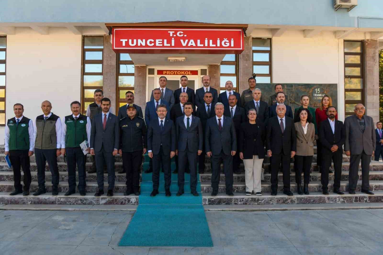 Bakan Yumaklı: "Türkiye kovan varlığında 3’üncü, bal üretiminde de Çin’den sonra 2’inci sırada"
