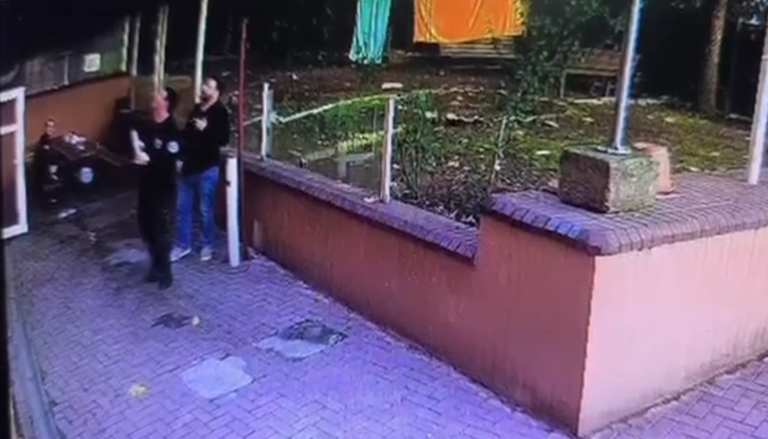 Bursa’da itfaiye personeli ölümden döndü: Balkondan atılan kola şişesi patladı