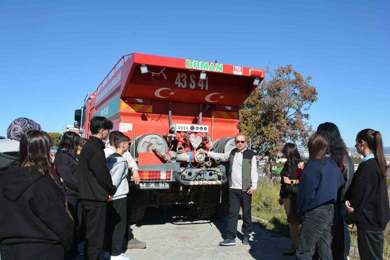 Kütahya’da lise öğrencileri orman yangınlarıyla mücadele konusunda bilgilendirildi
