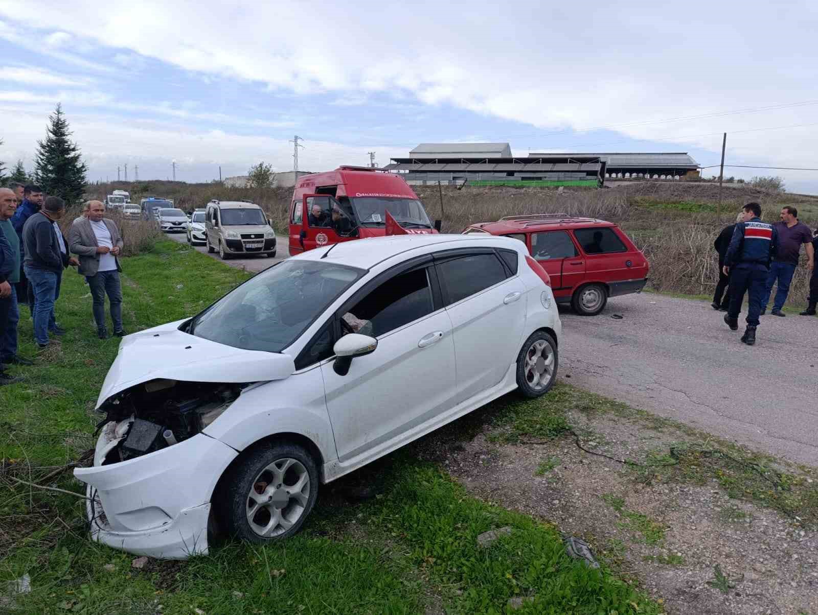Manyas’ta meydana gelen kazada ağır yaralanan sürücü hayatını kaybetti