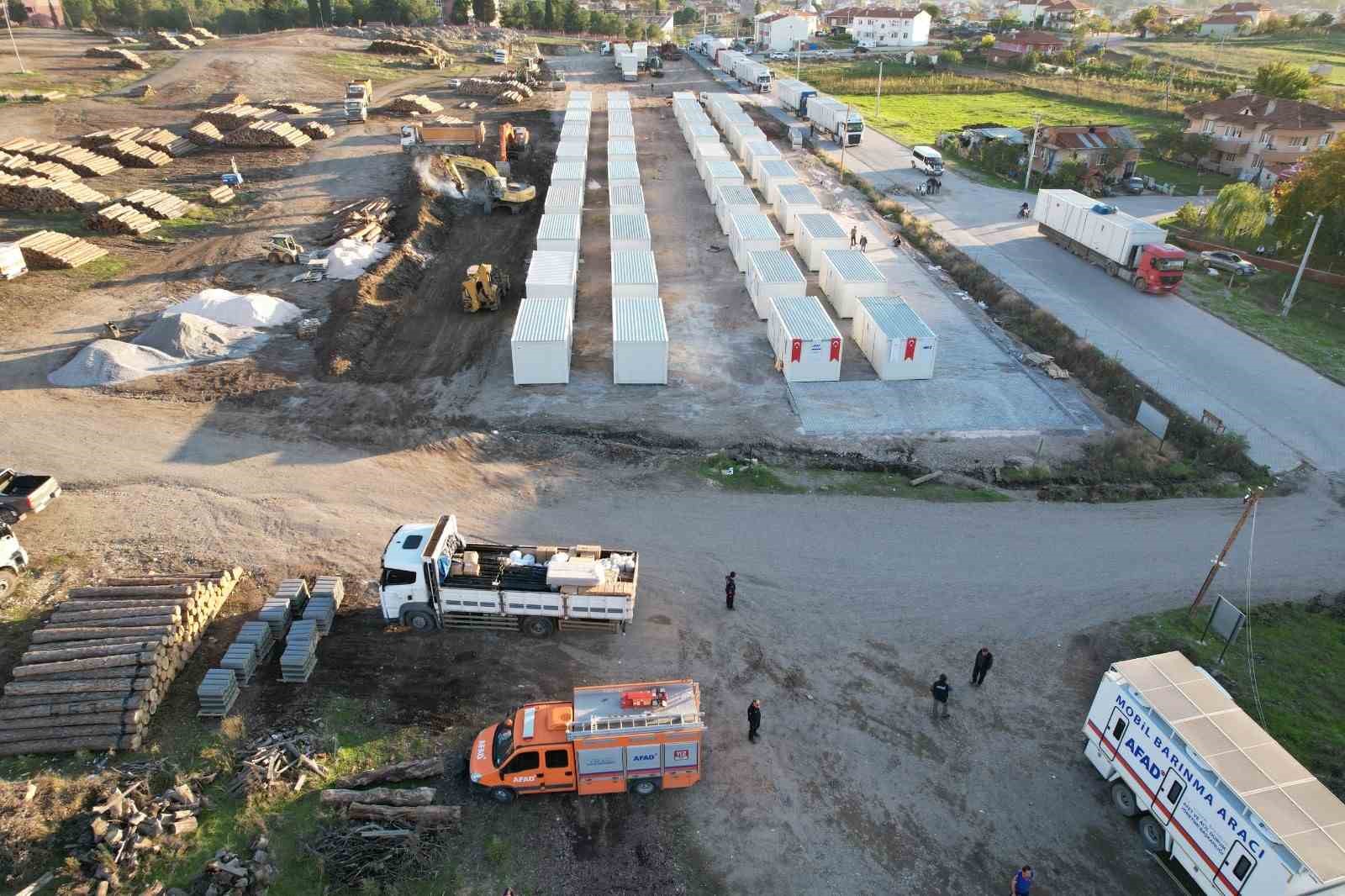 Depremin yaralarını sarmaya çalışan Sındırgı’ya konteyner kent
