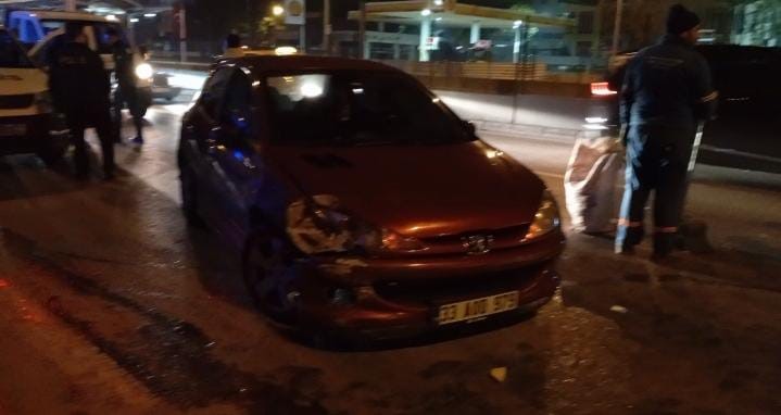 Direksiyon hakimiyetini kaybetti, zincirleme kazaya neden oldu