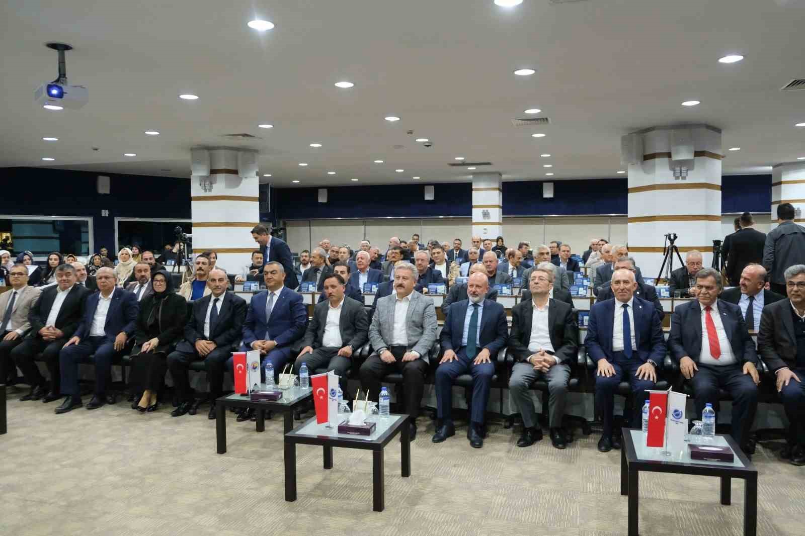 KAYSO’da yılın ahisi kaftanını giydi
