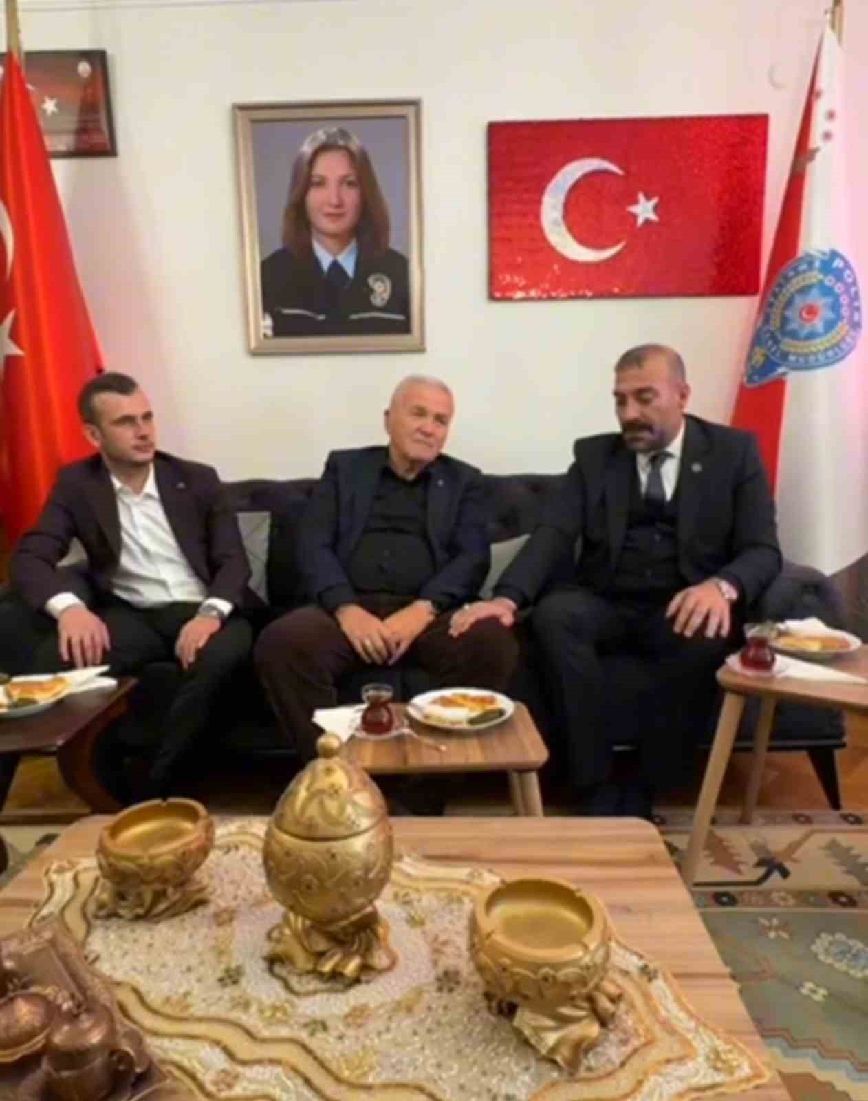 MHP Edirne teşkilatı, şehit ailelerinin evine misafir oldu
