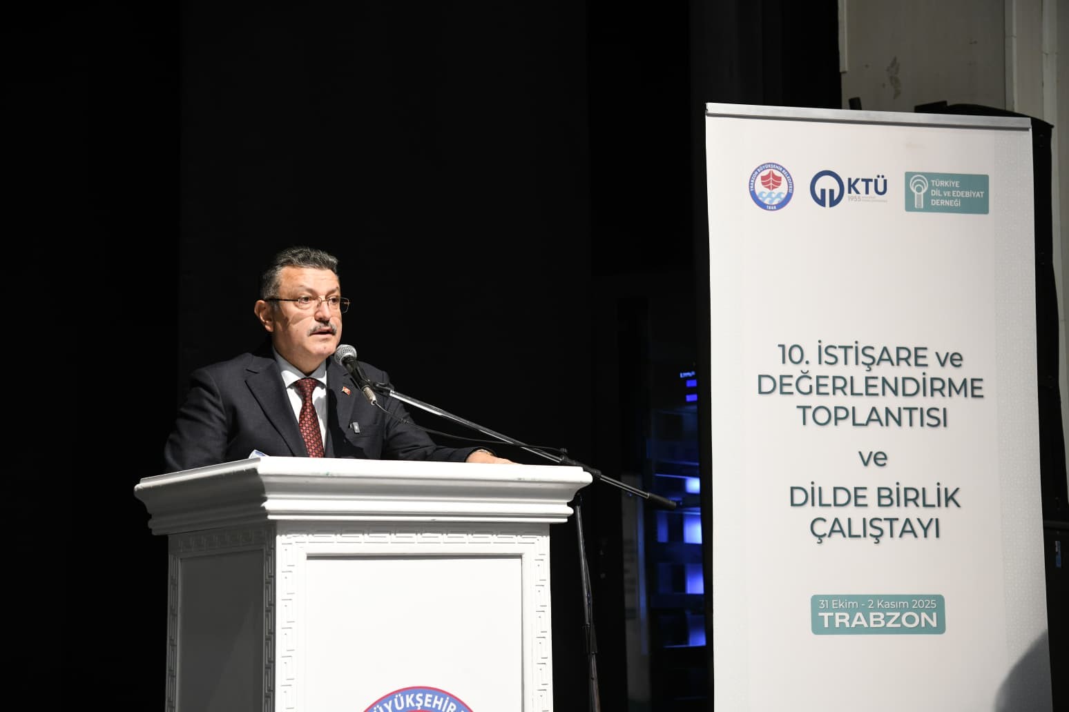 Başkan Ahmet Metin Genç: "Türkçemizi ve dilimizi korumak sadece kültürel bir tercih değildir, zorunluluk ve milli vazifedir"
