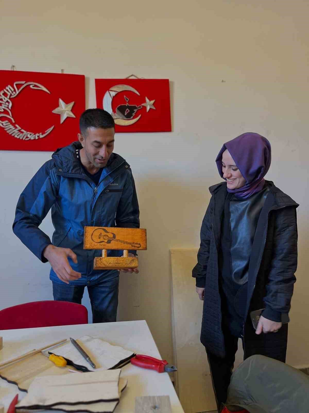 Kaymakam Dertlioğlu’ndan gençlik merkezine ziyaret
