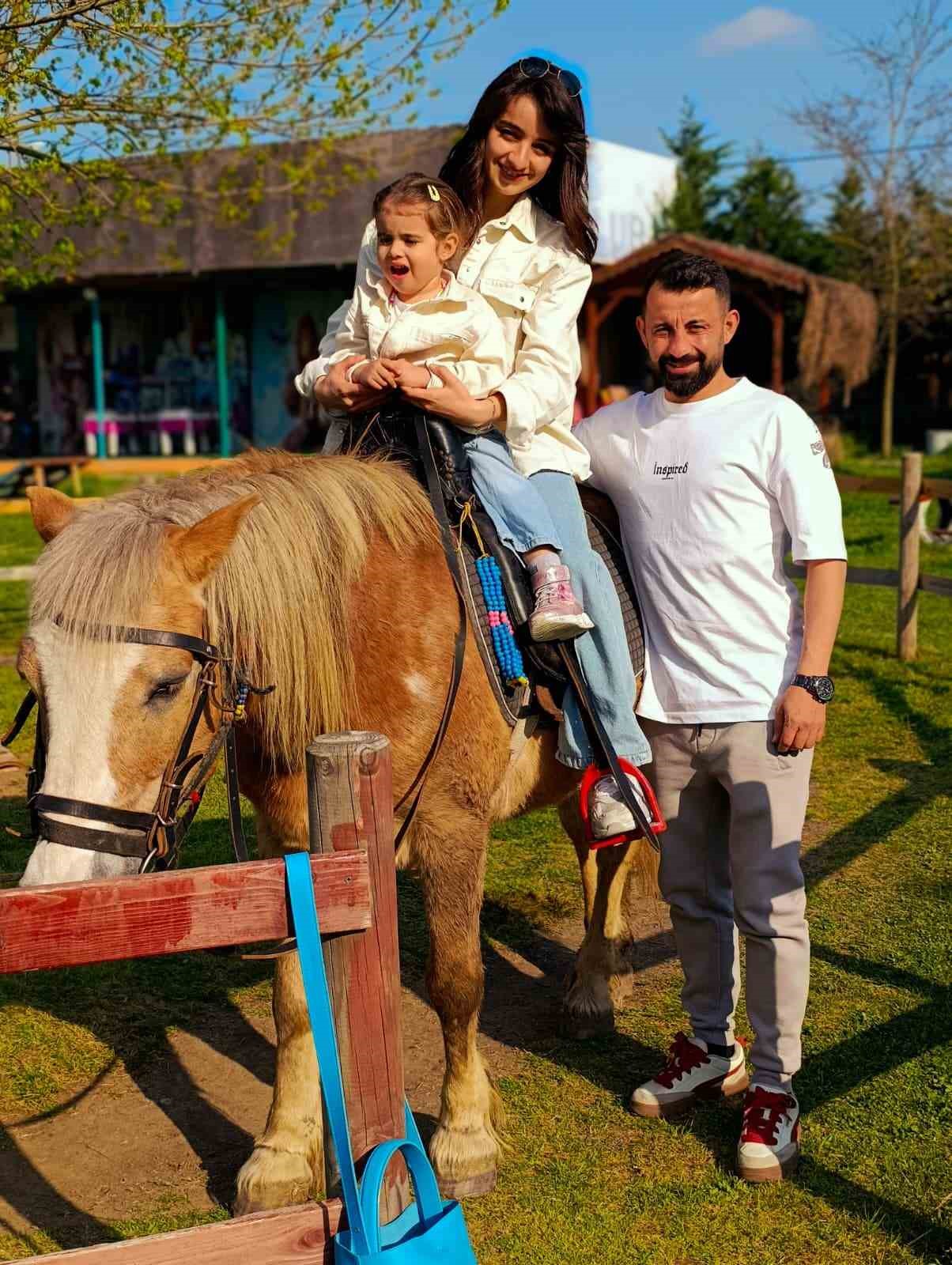 İstanbul&rsquo;un yoğunluğundan bunalan aile, şehri terk edip doğada yaşamaya başladı
