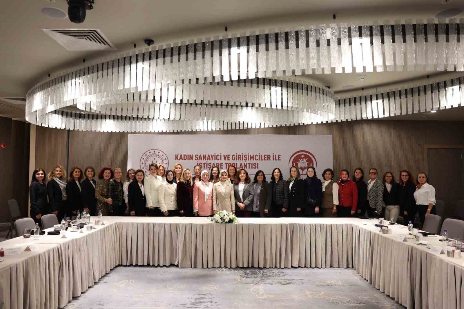 Bakan Göktaş: "Cam tavanları kırmak kolay değil ama azimle, sabırla ve kararlılıkla her engel aşılır"
