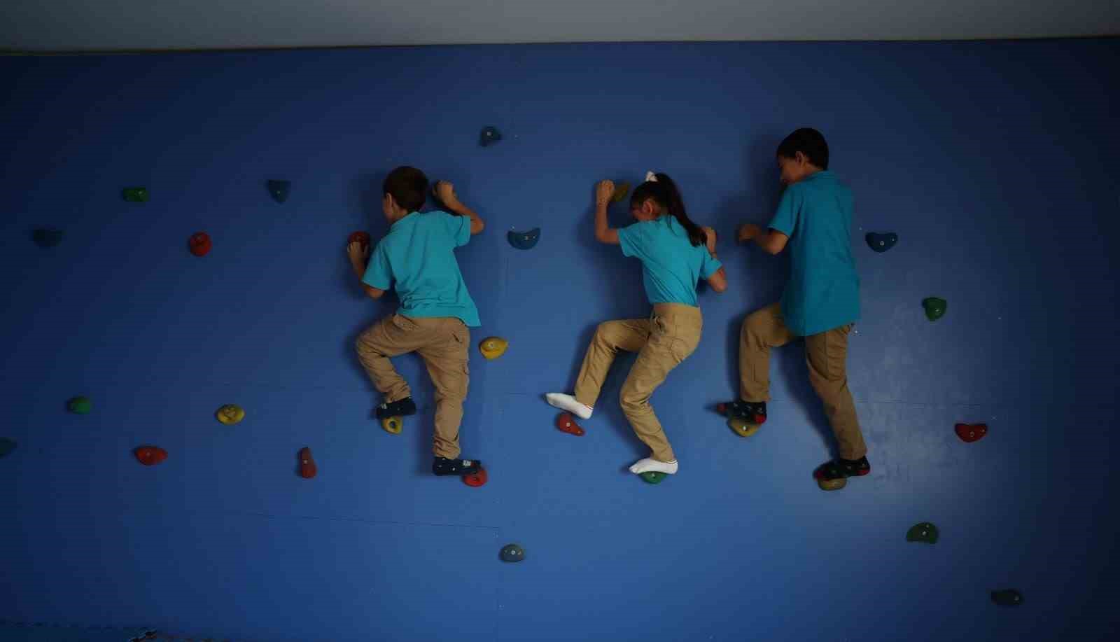 Geleceğin bilim insanları Akdeniz Belediyesinde yetişiyor