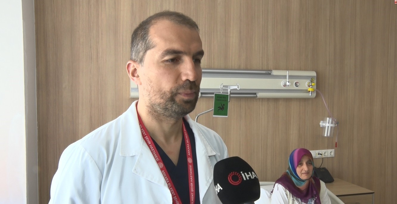 Açık kalp ameliyatına gerek kalmadı: 51 yaşındaki hastaya yeni kapak kasıktan takıldı
