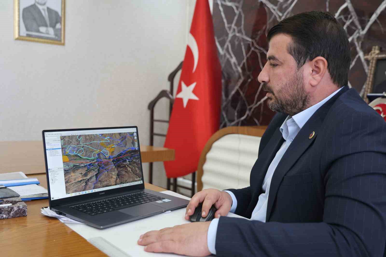 Başkan Altınışık: "Yıldırım Holding’e bağlı Eti Krom’un şuanda 50 noktanın üzerinde kaçak çalışma yaptığını tespit ettik"