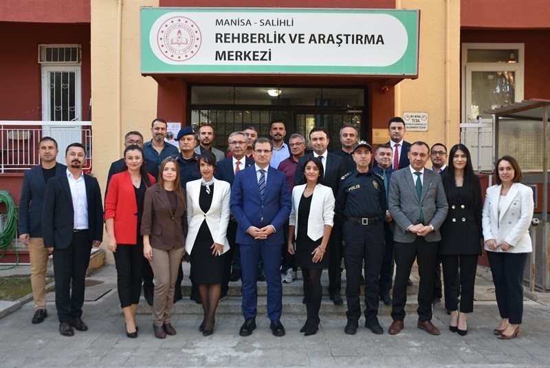 Salihli eğitimde yeni dönem! ‘Eğitime Destek Projesi’ tanıtıldı
