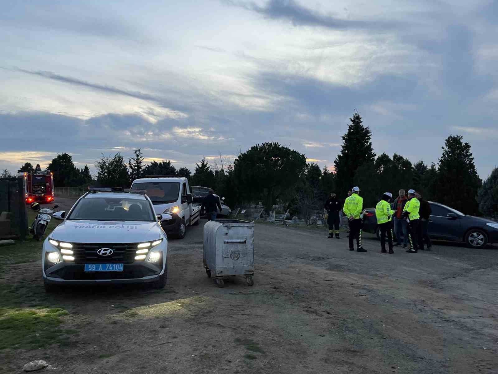 Mezarlığa u&ccedil;tu, firar etti: Tekrar kaza mahalline gelen s&uuml;r&uuml;c&uuml; alkoll&uuml; &ccedil;ıktı
