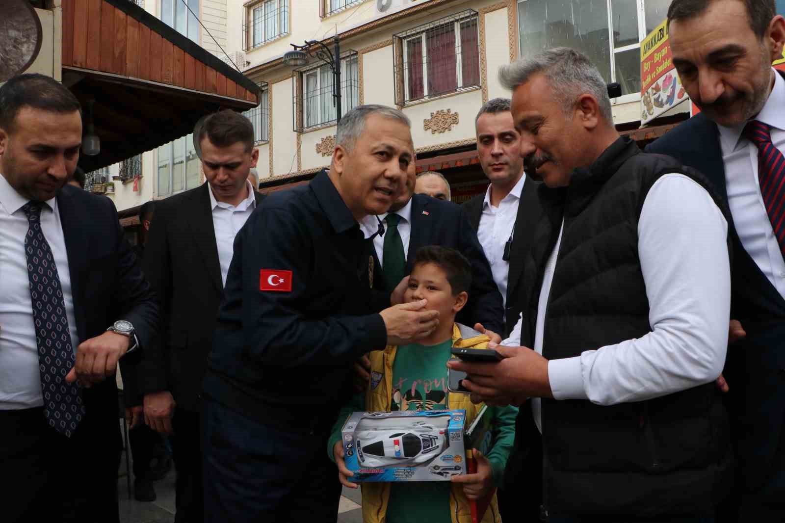 İ&ccedil;işleri Bakanı Yerlikaya&rsquo;dan Kilis&rsquo;te esnaf ziyareti
