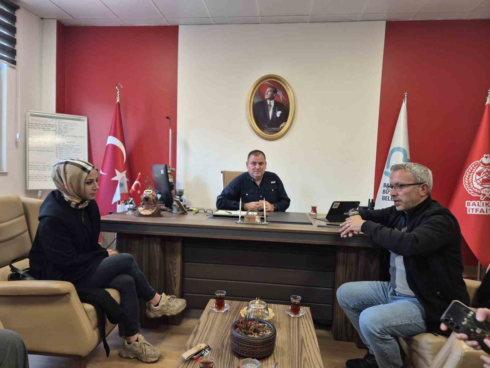 Deprem Araştırmacısı Ahmet Yakut, Sındırgı&rsquo;da 36 saat ge&ccedil;irdi, depremlerin karakteristiğini anlattı
