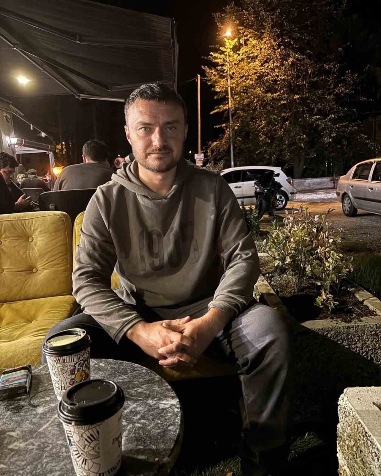 Eski polis av t&uuml;feği ile katliam yaptı; 2 &ouml;l&uuml; 2 yaralı
