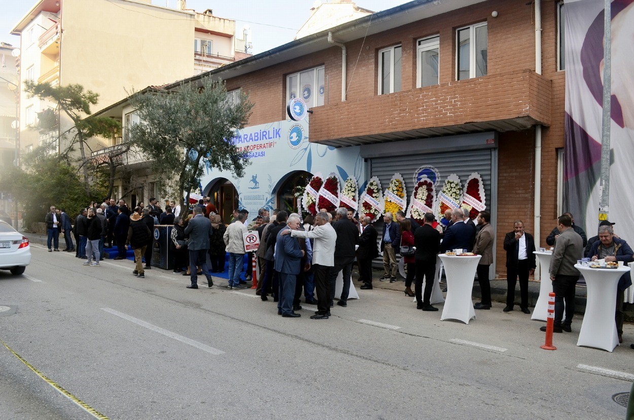 Mudanya Zeytin Kooperatifi satış mağazasını açtı
