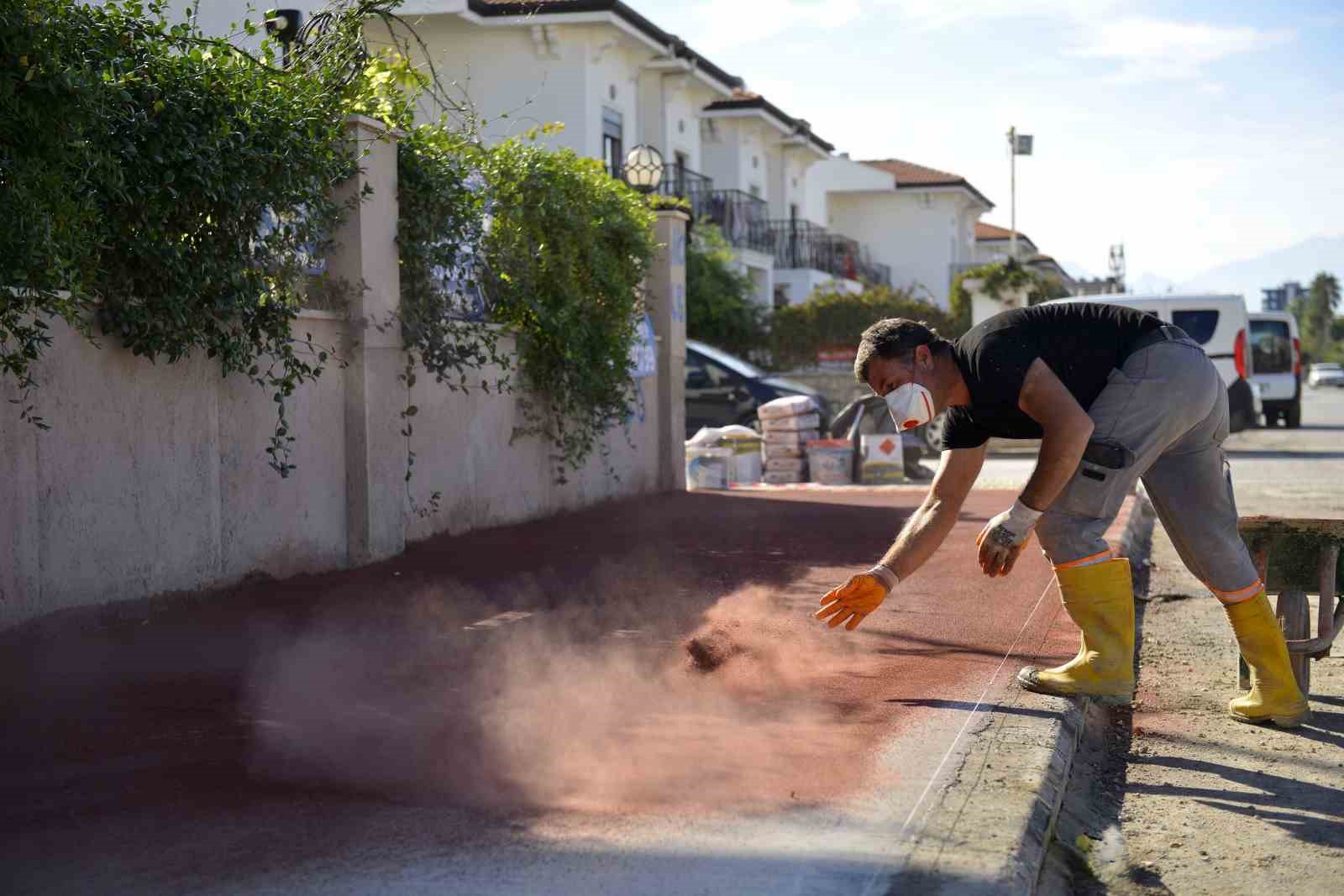 Güzeloba’da kaldırım çalışması tamamlandı
