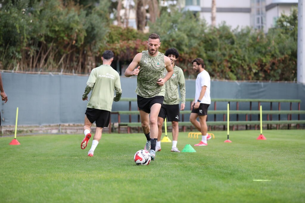 Alanyaspor, Gaziantep FK ma&ccedil;ı hazırlıklarını tamamladı
