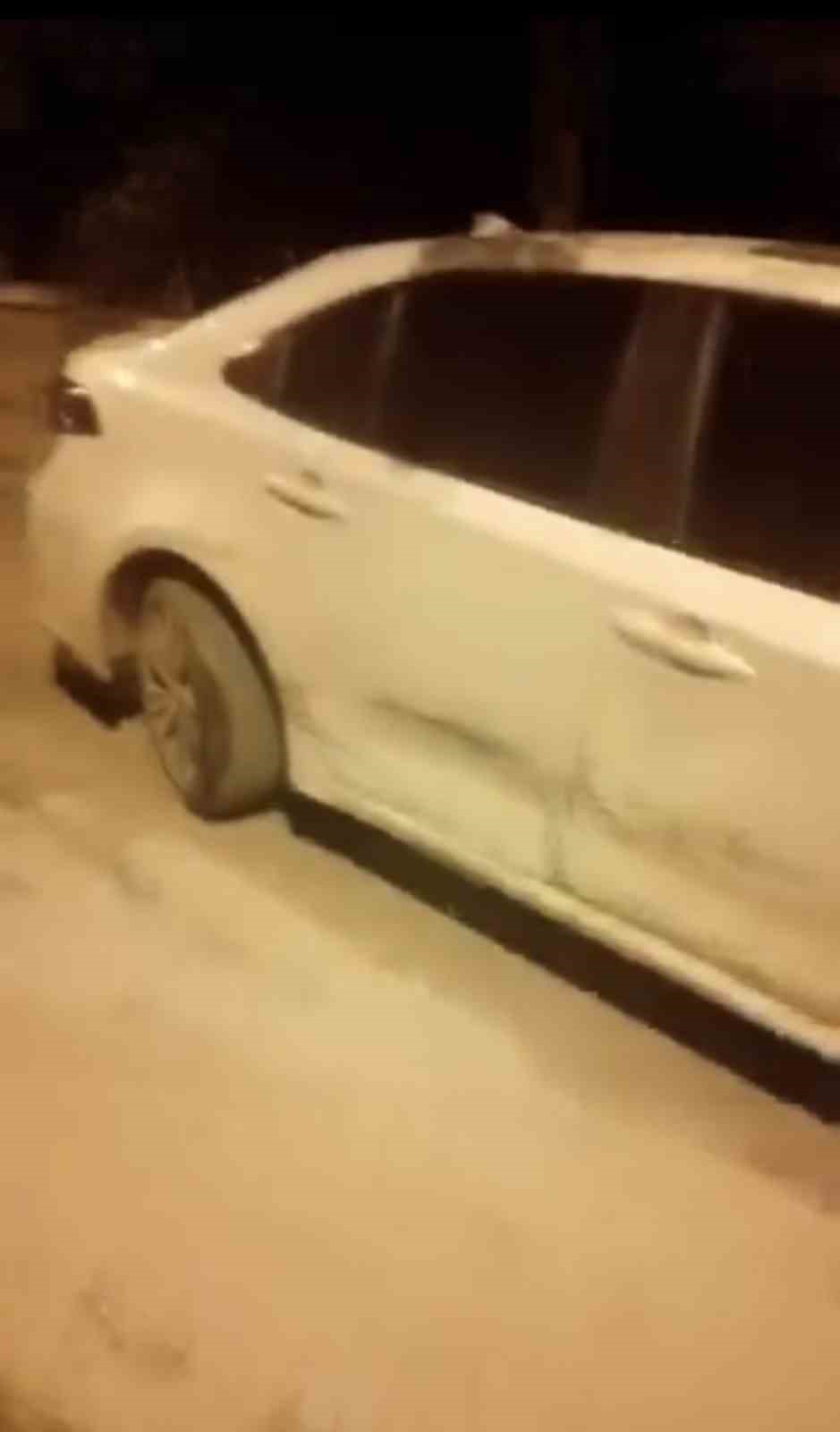 Muş&rsquo;ta alkoll&uuml; s&uuml;r&uuml;c&uuml; 5 araca &ccedil;arparak ka&ccedil;tı
