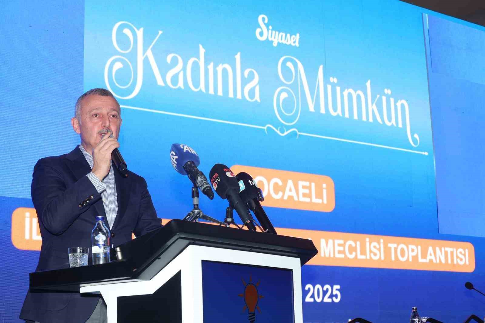 Büyükakın’dan Özel’e: "Sen müfterisin, önce bu yaftadan kurtul, ondan sonra konuş"
